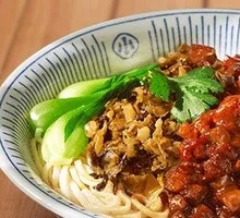 Sour Cabbage Braised Pork Noodles