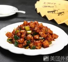 Sauce-Braised Chicken Rice Bowl