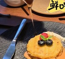 Cornmeal Bun with Caramelized Banana