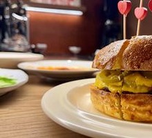 Spicy Mango Beef Burger