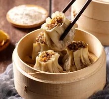 Stuffed Steamed Dumplings with Sticky Rice and Pork