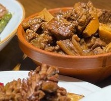 Braised Beef in Small Bowls