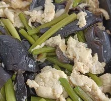 Egg with Garlic Shoots