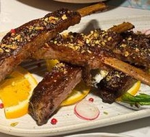Charcoal-grilled Iberian black pork ribs with scallions