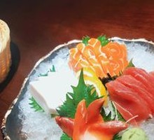 Tuna and Salmon Sushi Combo