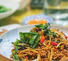 Stir-fried Minced Meat with Chili and Bay Leaf