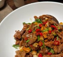 Stir-Fried Beef with Yellow Onion