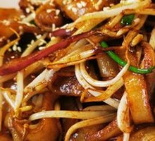 Dry-Fried Beef Rice Noodles
