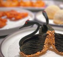 Swan-shaped Delicacy