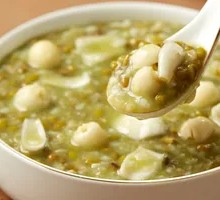 Lily, Lotus Seed, and Mung Bean Porridge
