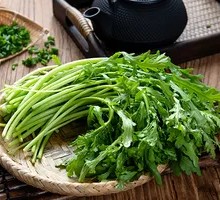 Chinese chrysanthemum greens