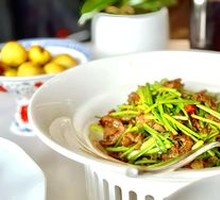 Xiang-Style Stir-Fried Beef with Green Peppers