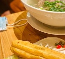 Vietnamese Train Station Bahn