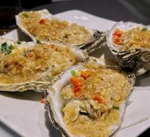 Steamed Large Oyster with Garlic and Vermicelli