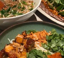 Pineapple Braised Pork Rice Noodles
