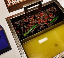 Golden Soup Yang-Yang Pot