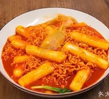 Spicy Ramen Stir-Fried Rice Cakes