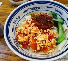 Tomato and Egg Oil-Poured Hand-Torn Noodles