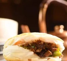 Crispy Pork in Flatbread