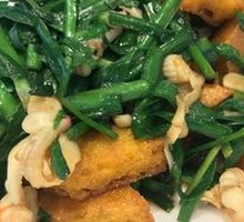 Chives and Corn Cake Stir-Fried with Clams