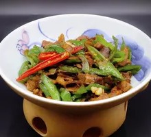 Spicy Pepper Stir-Fried Pork