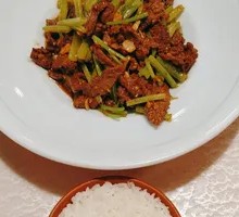 Stir-Fried Beef with Yellow Onion