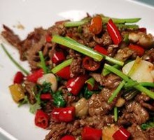 Stir-Fried Beef with Yellow Onion