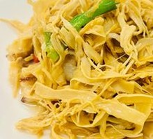 Stir-fried smoked bamboo shoots with preserved pork