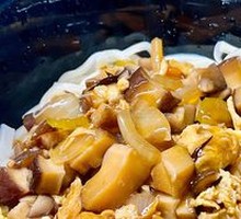 Yellow Flower Mushroom Meat Diced Noodles
