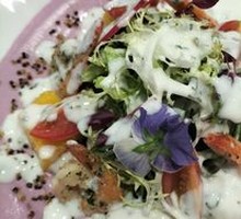 Shrimp Mango Salad with Yogurt Sauce