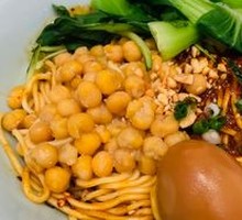 Spicy Pork Sauce Noodles with Peas