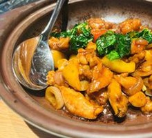Black Garlic Abalone Stewed with Fragrant Chicken