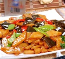 Stir-fried Pork with Potato Slices over Rice