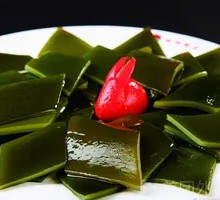 Sliced Seaweed with Chili Peppers