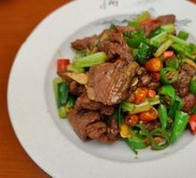 Xiangxi Stir-Fried Beef with Green Peppers
