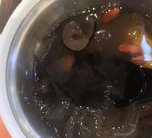 Goji Berry Lotus Seed Silver Ear Soup