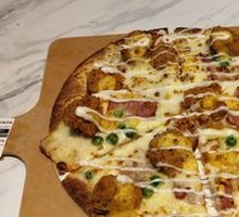 Golden Salted Egg Yolk Chicken Pizza