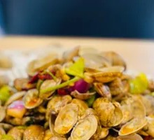 Spicy Stir-Fried Clams