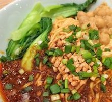 Spicy Pork Sauce Noodles with Peas