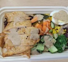 High-Fiber Veggie Chicken Breast Salad