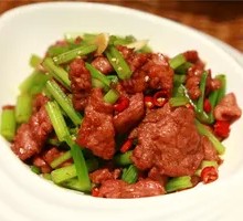 Stir-Fried Beef with Yellow Onion