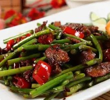 Garlic Shoots with Shredded Pork