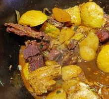 Stewed Pork Bones in Iron Pot