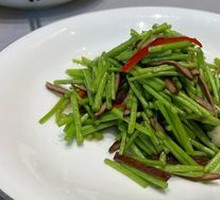 Stir-fried water bamboo with fried tofu