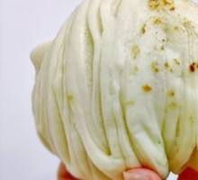 Flower-shaped steamed bun
