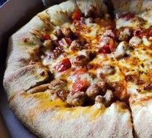 Classic Italian Meat Sauce Pizza