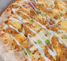 Golden Salted Egg Yolk Chicken Pizza
