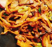 Stir-fried smoked bamboo shoots with preserved pork
