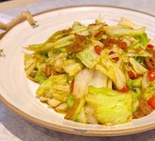 Fried Pork Rind Stir-Fried Cabbage