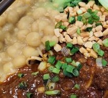 Spicy Pork Sauce Noodles with Peas